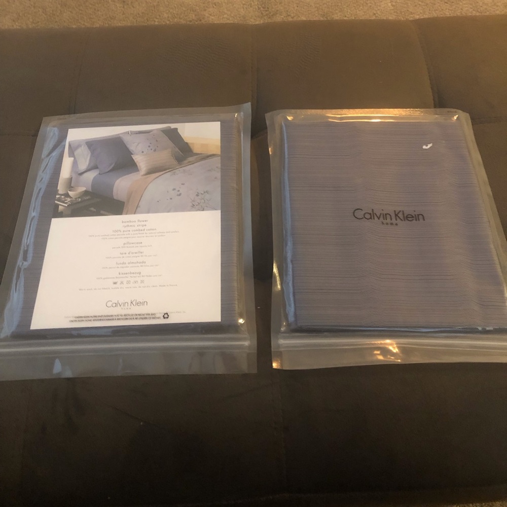 Calvin Klein Bamboo Flower Rhythmic 2 pillow cases Hyacenth